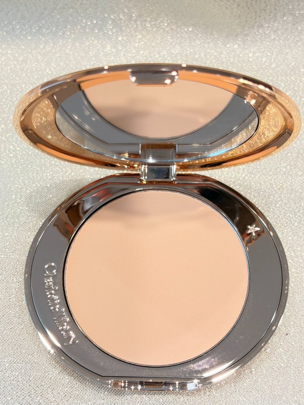 Charlotte Tilbury Airbrush Flawless Finish Setting Powder- Medium - Picture 4 of 4